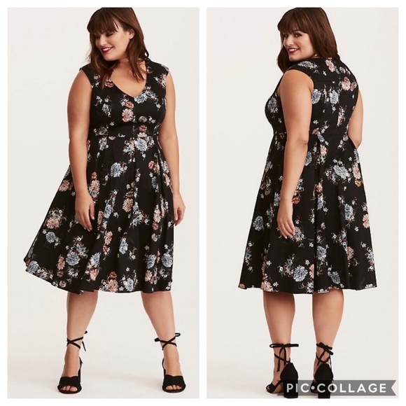 torrid Dresses & Skirts - Torrid Floral Print Pleated V Neck Dress 16 NWT